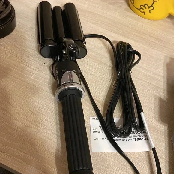 BabylissPRO Porcelain Ceramic Triple Barrel Waver, Black - Picture 5 of 5